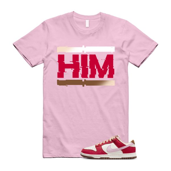 Dunk Bacon Low PRM Sport Red Sheen Sail Medium Brown White T Shirt Match HIM ,FB7910-600 Jezsport.com